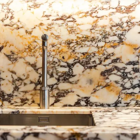 Lakeside Luxe By Pikhost *