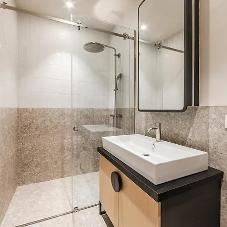 Lakeside Luxe By Pikhost Apartman
