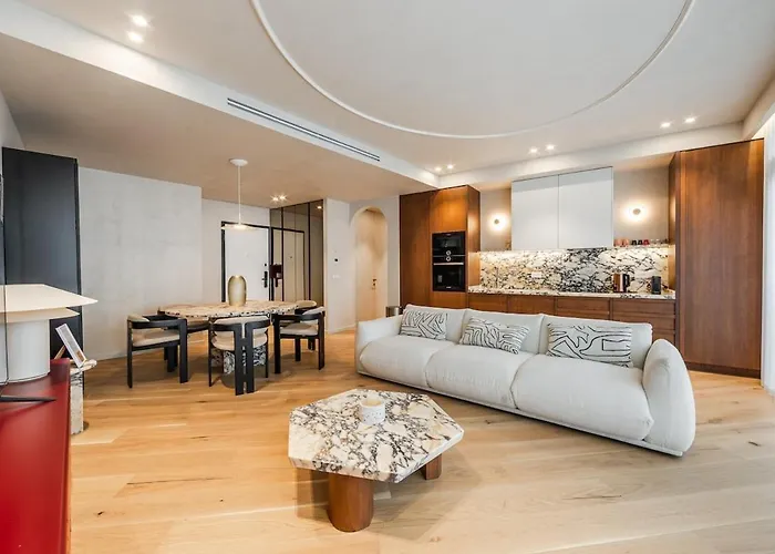 Lakeside Luxe By Pikhost