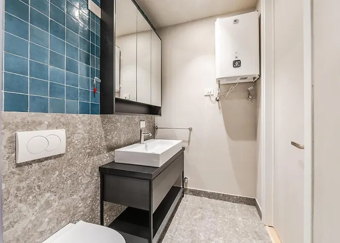 Lakeside Luxe By Pikhost * Tirana