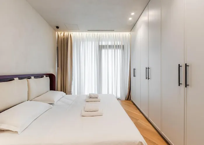 Lakeside Luxe By Pikhost Tirana