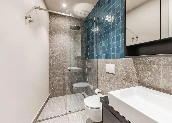 Lakeside Luxe By Pikhost