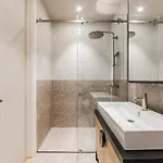Lakeside Luxe By Pikhost Apartmán