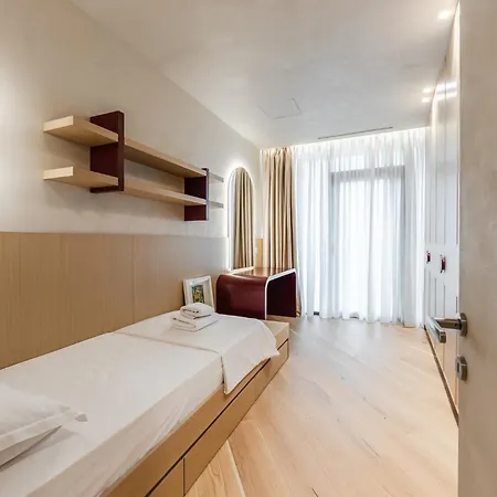 Apartment Lakeside Luxe By Pikhost