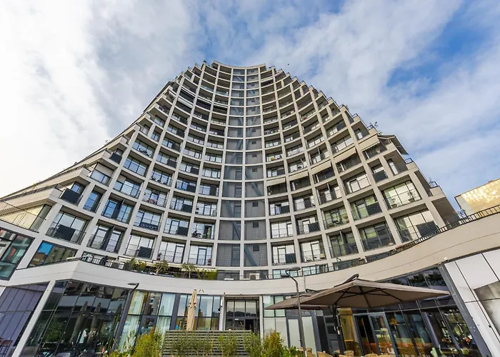 Lakeside Luxe By Pikhost アパート ティラナ