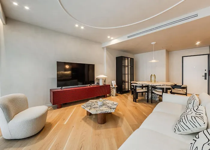 Lakeside Luxe By Pikhost ティラナ