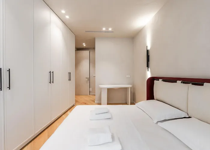 アパート Lakeside Luxe By Pikhost ティラナ