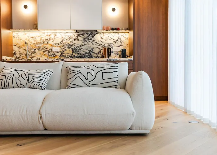 Apartment Lakeside Luxe By Pikhost