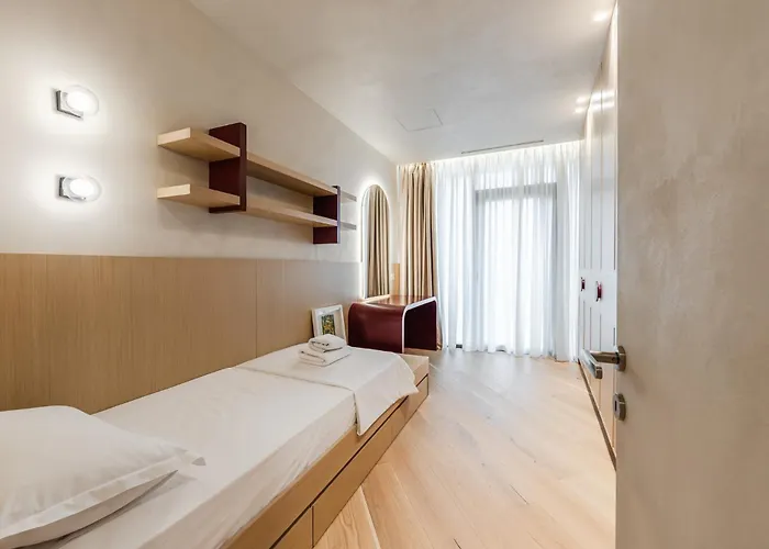 Apartment Lakeside Luxe By Pikhost