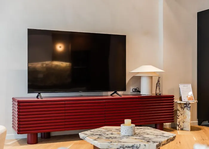 アパート Lakeside Luxe By Pikhost ティラナ